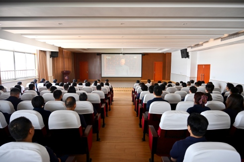 以史为鉴守初心 砥砺奋进启新程——抖du圈股份组织员工集中旁观抗战成功80周年阅兵式
