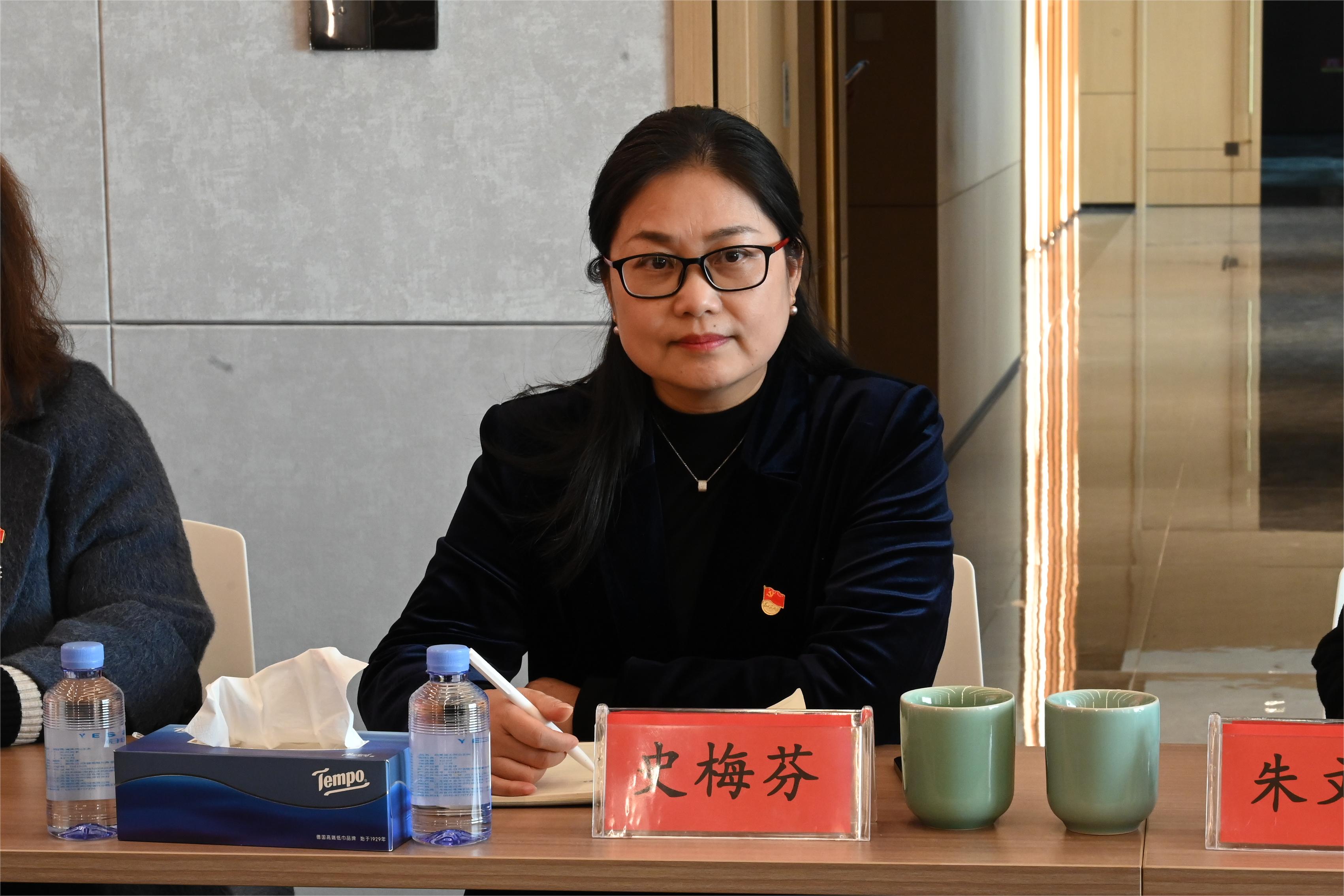 傲雪寒梅自芳香，，，，，，，长期开放谱新章——记抖du圈股份采供部高级部长史梅芬